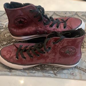 Converse women’s high top burgundy/maroon combo